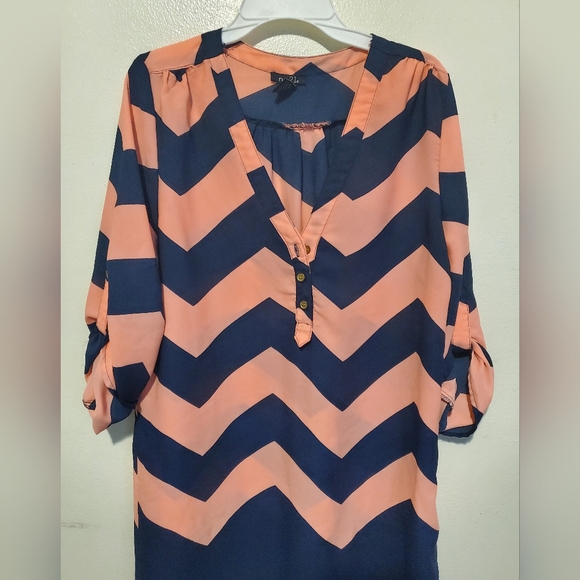A Rue 21 Chevron print blouse, - Picture 3 of 4